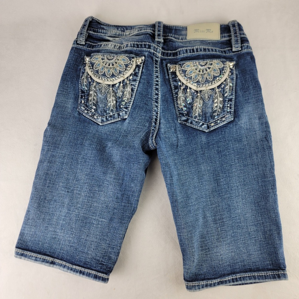 Miss Me Mid-Rise Bermuda Shorts 27 Medium Wash Embroidered Dreamcatcher Denim - Picture 2 of 9